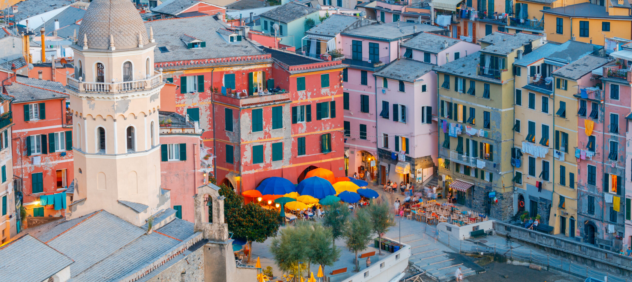 πολύχρωμο χωριό Vernazza με θέα στη θάλασσα-2026-09-24-17-51-49-utc_cr πολύχρωμο χωριό Vernazza με θέα στη θάλασσα